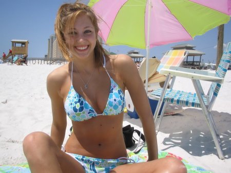 бикини купальниках